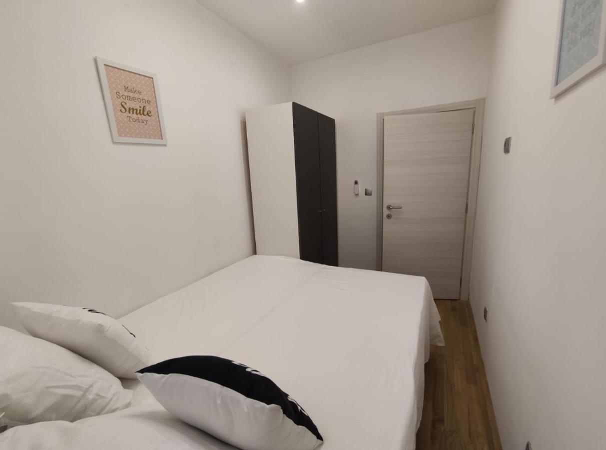 Apartment Tona Šibenik Esterno foto